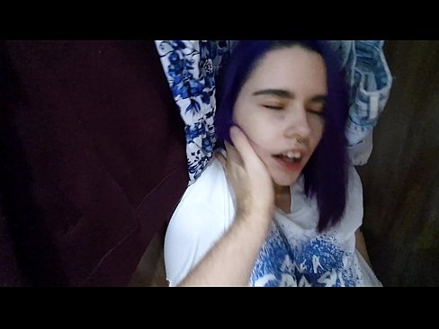 ❤️ Ya sami kanwata a cikin kabad ya taimaka mata ☑ Labaran batsa  ️❤
